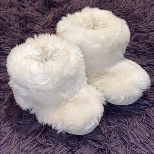 Pottery barn kids white slippers
